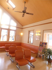 医療法人社団恒志会　森田クリニック　待合室